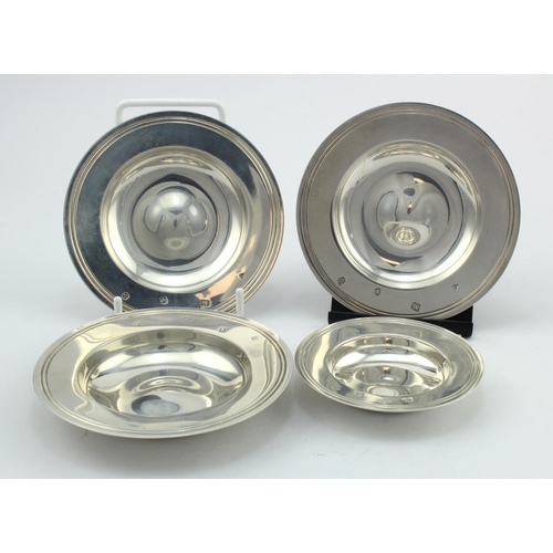 1126 - Four silver hallmarked ashtrays, largest diameter 11cm approx., weight 9.1oz. approx.