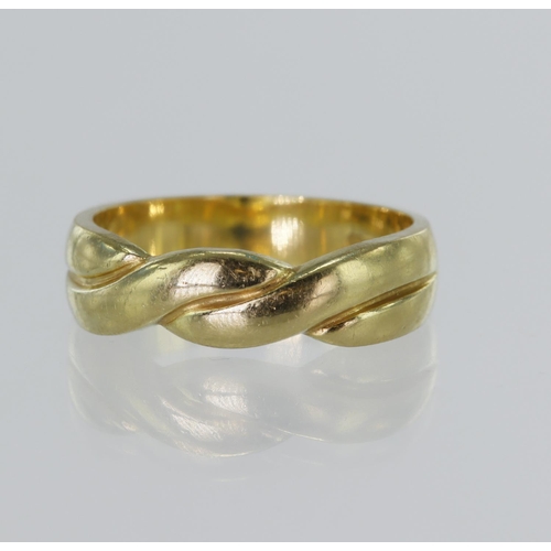 113 - 18ct yellow gold twist ring, top width approx. 5mm, finger size N, weight 6g.