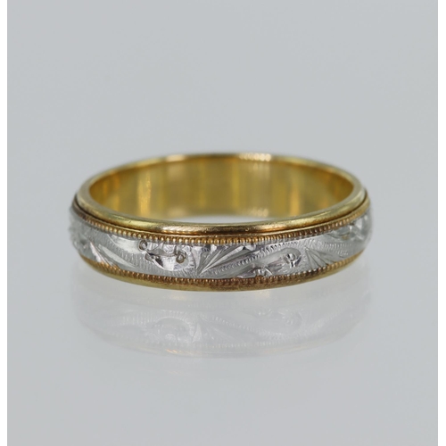 117 - 18ct yellow gold bi-colour ring, D-shaped profile and 5mm wide with hand engraved platinum inlay, fi... 