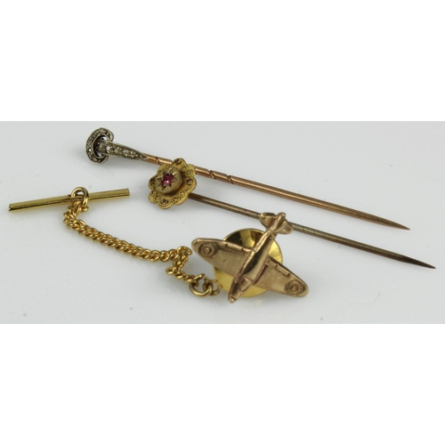 432 - Assortment of 9ct gold/tests 9ct jewellery to include two antique stick pins, stones include diamond... 