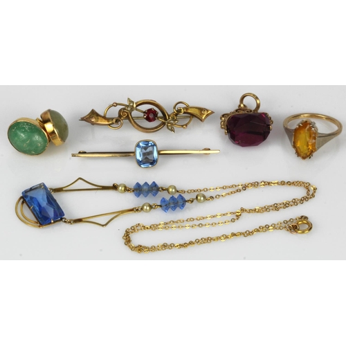 462 - Assortment of 9ct gold /tests 9ct jewellery, one ring, fob, necklace, pair of studs and two brooches... 