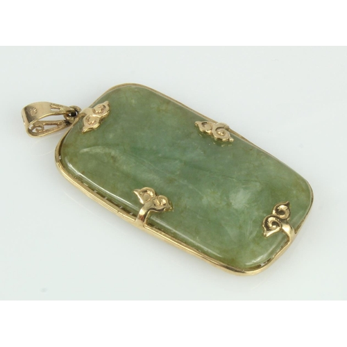 483 - 9ct yellow gold jade pendant, jadeite jade measures 37mm x 22mm, topped with a filigree Chinese styl... 