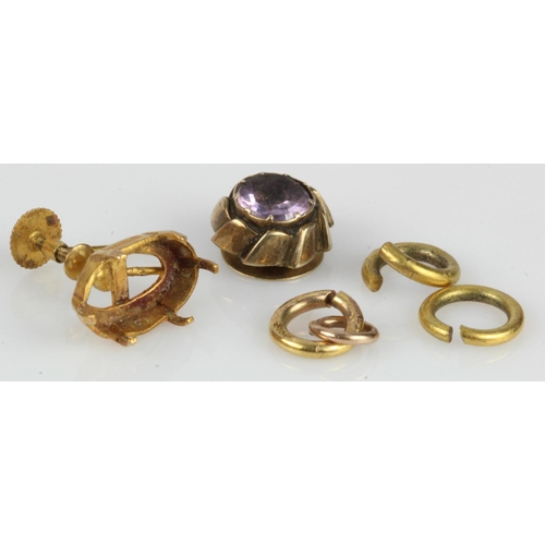 509 - Mixed 9ct gold/tests 9ct items, to include amethyst dress stud, four vintage jumprings, screw back e... 