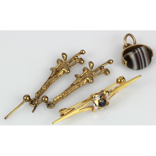 578 - Assortment of 9ct gold/tests 9ct jewellery to include one diamond and sapphire brooch, banded agate ... 