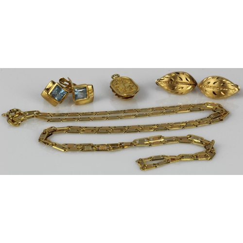 592 - Assortment of yellow gold (tests 18ct) jewellery to include, two pairs of earrings, one pendant and ... 