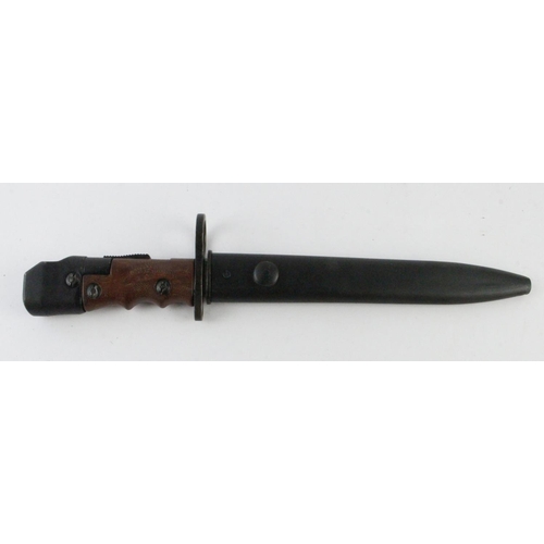 1027 - Lee Enfield No7 Bayonet with tight fitting scabbard