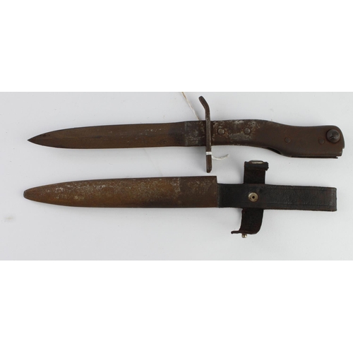 1087 - WW1 German Crank Handle Bayonet. Marked: Ges Etz Ligh Geschutzt.