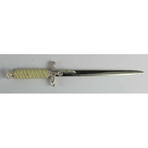 1093 - WW2 German Miniature Army Officers Dagger Letter Opener.