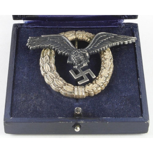 1128 - German 3rd Reich Pilot / Observer Badge, cased. Badge maker marked 'JMME'.