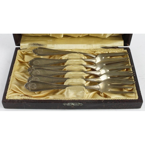 1139 - German 3rd Reich Waffen SS silver desert forks, cased set of 6. Maker marked 'G' 830S, with a half m... 