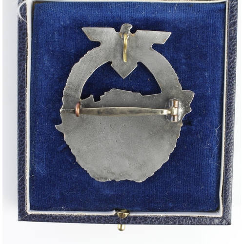 1199 - German Kriegsmarine E boat War badge 2nd pattern unmarked in case.