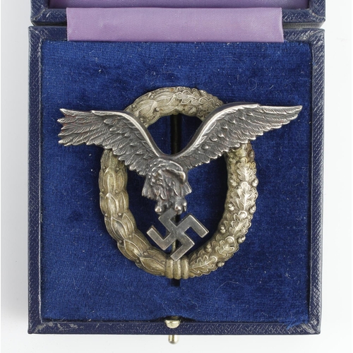 1222 - German Luftwaffe Pilots War badge maker marked l/12 in fitted case.