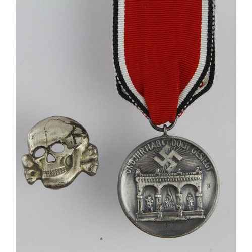 1231 - German NSDAP Blood Order 1923, stamped '800' and '677'. Skull badge maker marked 'RZM M1/17'.   (2)