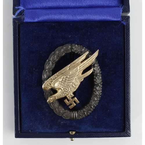 1256 - German Paratroopers War badge maker marked G H Osang Dresden.