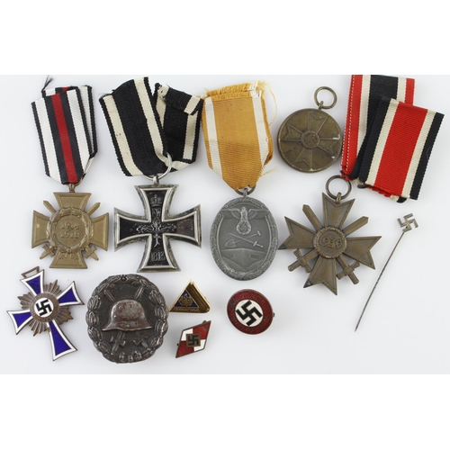 1269 - German selection of WW1 & WW2 medals and badges etc. Iron Cross WW1 maker marked 'KO'. Honour Cross ... 