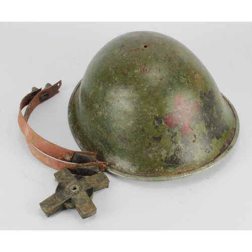 1528 - British WW2 Mk3 Medics Combat Helmet, camo, with loose liner