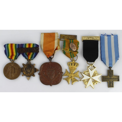 1589 - Foreign medals inc a WW1 USA pair mounted, Italian War Cross, etc.