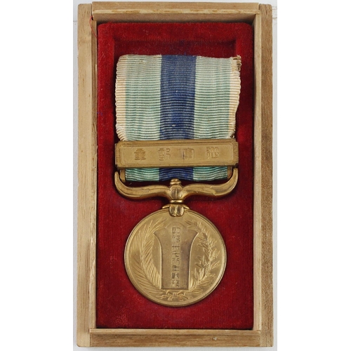 1649 - Japanese campaign medal for the Russo Japanese war 1904-1905 in its original case.