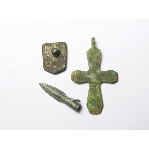 481 - Artefacts (3): Medieval bronze heraldic harness mount featuring a lion rampant 23mm; a possibly Angl... 