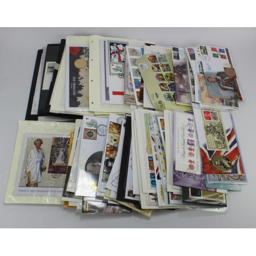 632 - GB & Commonwealth Coin & Medal Covers (44) plus a quantity of philatelic covers, some signed.