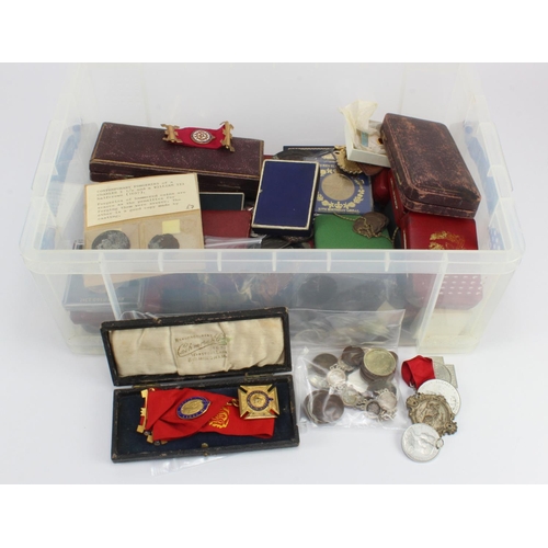 889 - GB & World Commemorative Medals, boxes, misc coins, tokens etc; a box of material.