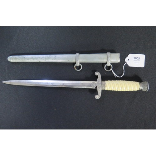 1005 - German Wehrmacht Officers dagger, white infantry grip, complete with scabbard.