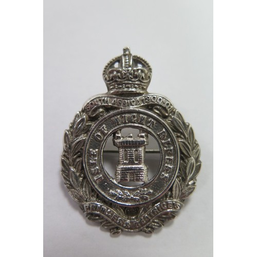 1472 - Badge, Isle of Wight Rifles, cast silver badge (Officers poss.) Maker's mark only (S.S) could stand ... 