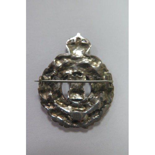 1472 - Badge, Isle of Wight Rifles, cast silver badge (Officers poss.) Maker's mark only (S.S) could stand ... 