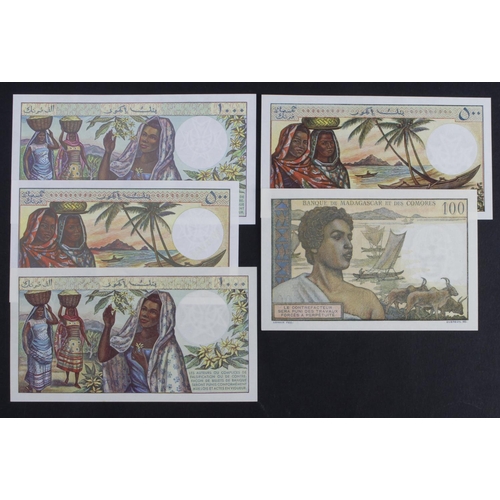 190 - Comores (5), 100 Francs issued 1963, red horizontal 'COMORES' overprint (TBB B102c, Pick3b), 1000 Fr... 