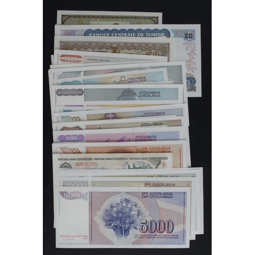 484 - World (40), an Uncirculated group comprising Tunisia 20 Dinars dated 1980, Macedonia 100 Denari Comm... 