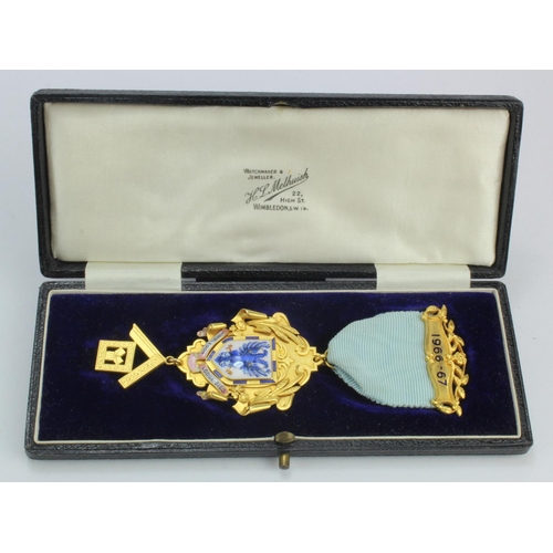 1045 - Masonic interest. A 15ct Gold and enamel masonic jewel, engraved 'Presented by the Members of the Wi... 