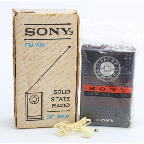 1082 - Sony FM / AM radio (3F 66W), contained in original packaging