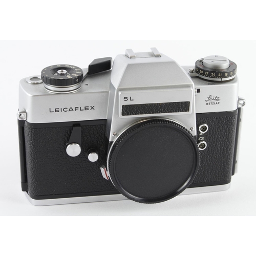 1112 - Leicaflex SL Leitz Wetzlar camera body (no. 1216002), appears to be in working order