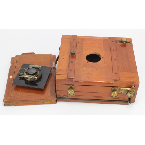 1113 - Mahogany plate camera with lens (maker unkown), sold as seen