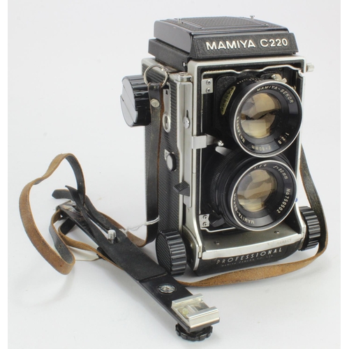 1114 - Mamiya C220 Professional camera