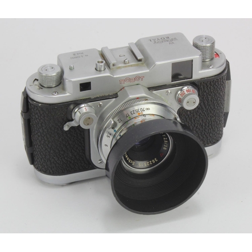 1117 - Robot Royal III Rangefinder camera (serial no, G-128092), with Schneider Kreuznach Xenar 1:2,8/38 (3... 