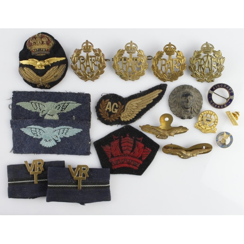 1471 - RAF etc cap badges metal & cloth  (Qty)