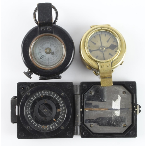 1577 - WW2 compasses fluid filed compass named to J Lizard Glasgow and Edinburgh.  No visible dates and Bak... 