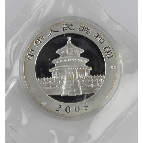 306 - China 1oz .999 silver Panda 10 Yuan 2005 BU in capsule in original sealed cellophane packaging.
