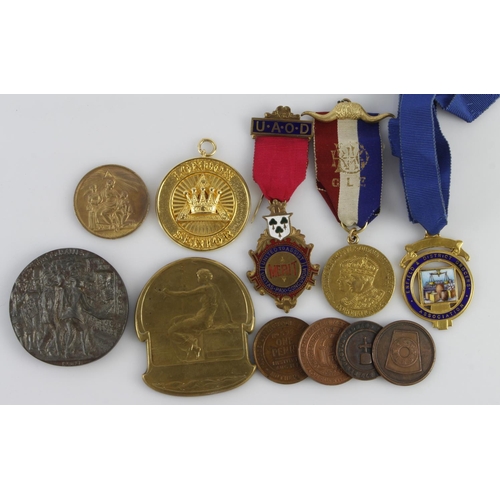 776 - Mixed lot of medals plus Masonic tokens (medals include Lusitania, Grocers Assoc., U.A.O.D. etc.) (1... 