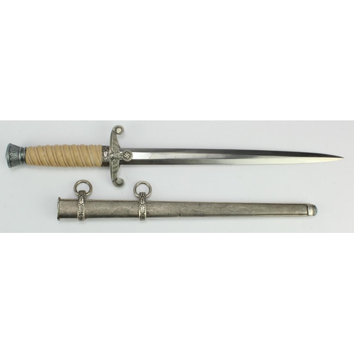 868 - German Wehrmacht Officers dagger complete with scabbard.