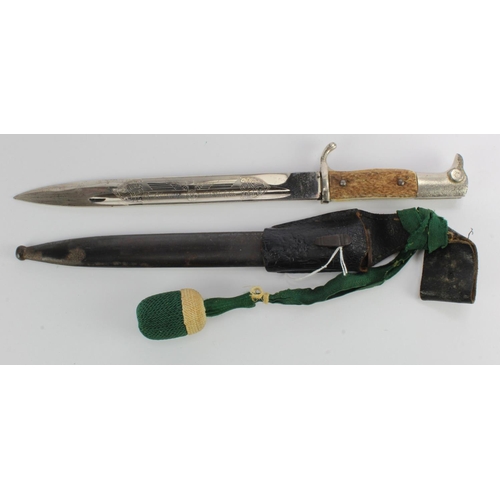 871 - German WW2 dress Bayonet with horn grips, etched blade 'zur erinnerung an meine dienstzeit', with me... 