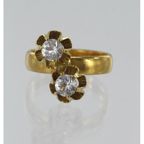 110 - 22ct yellow gold CZ Toi Et Moi ring, two 4.7mm round CZs set in to a scalloped claw setting, finger ... 