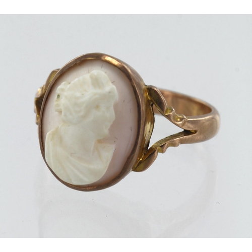 140 - 9ct yellow gold antique cameo ring, pink carved shell depicting a lady in profile, cameo measures ap... 