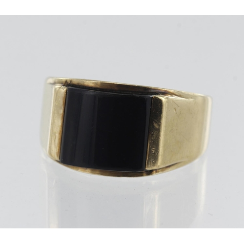 152 - 9ct yellow gold onyx signet ring, onyx measures 11.5mm x 10mm, finger size W/X, weight 7.5g.