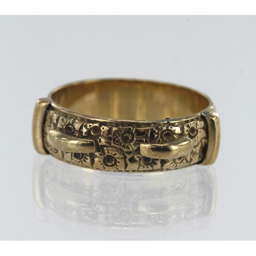 154 - 9ct yellow gold vintage buckle ring, with foliate details, width approx. 6mm, finger size N/O, weigh... 