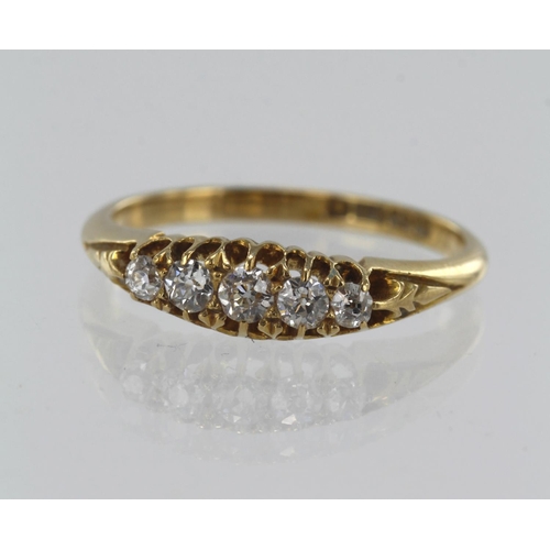 167 - 18ct yellow gold Edwardian diamond ring, five graduating old cuts TDW approx. 0.25ct, scalloped claw... 