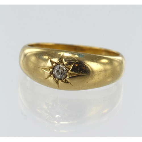 211 - 18ct yellow gold Edwardian diamond gypsy ring, one old cut approx. 0.05ct, hallmarked Chester 1901, ... 