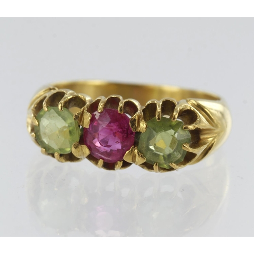 32 - Yellow gold (tests 22ct) synthetic ruby and peridot trilogy ring, syn. ruby measures approx. 6mm, sc... 