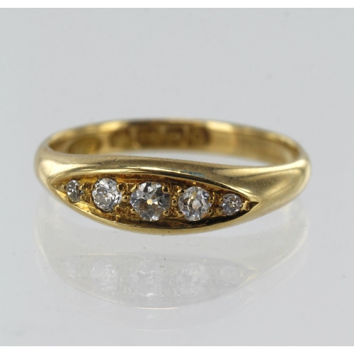 43 - 18ct yellow gold diamond boat shaped ring, five graduating old cut diamonds, TDW approx 0.17ct, fing... 